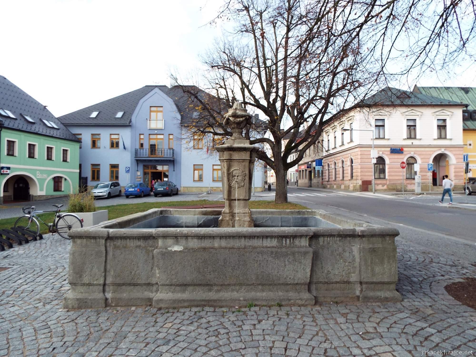 Letohrad - Václavské náměstí 30 - kašna s vodovodním systémem