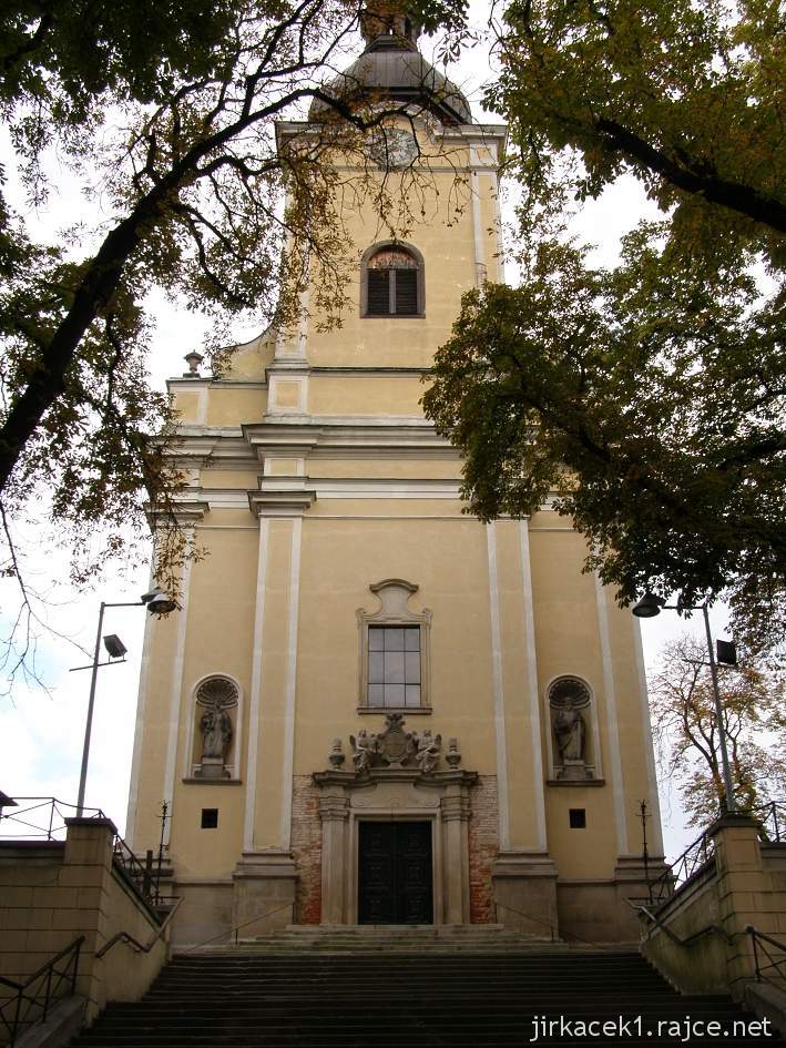 Napajedla - kostel sv. Bartoloměje - čelní strana kostela se schodištěm