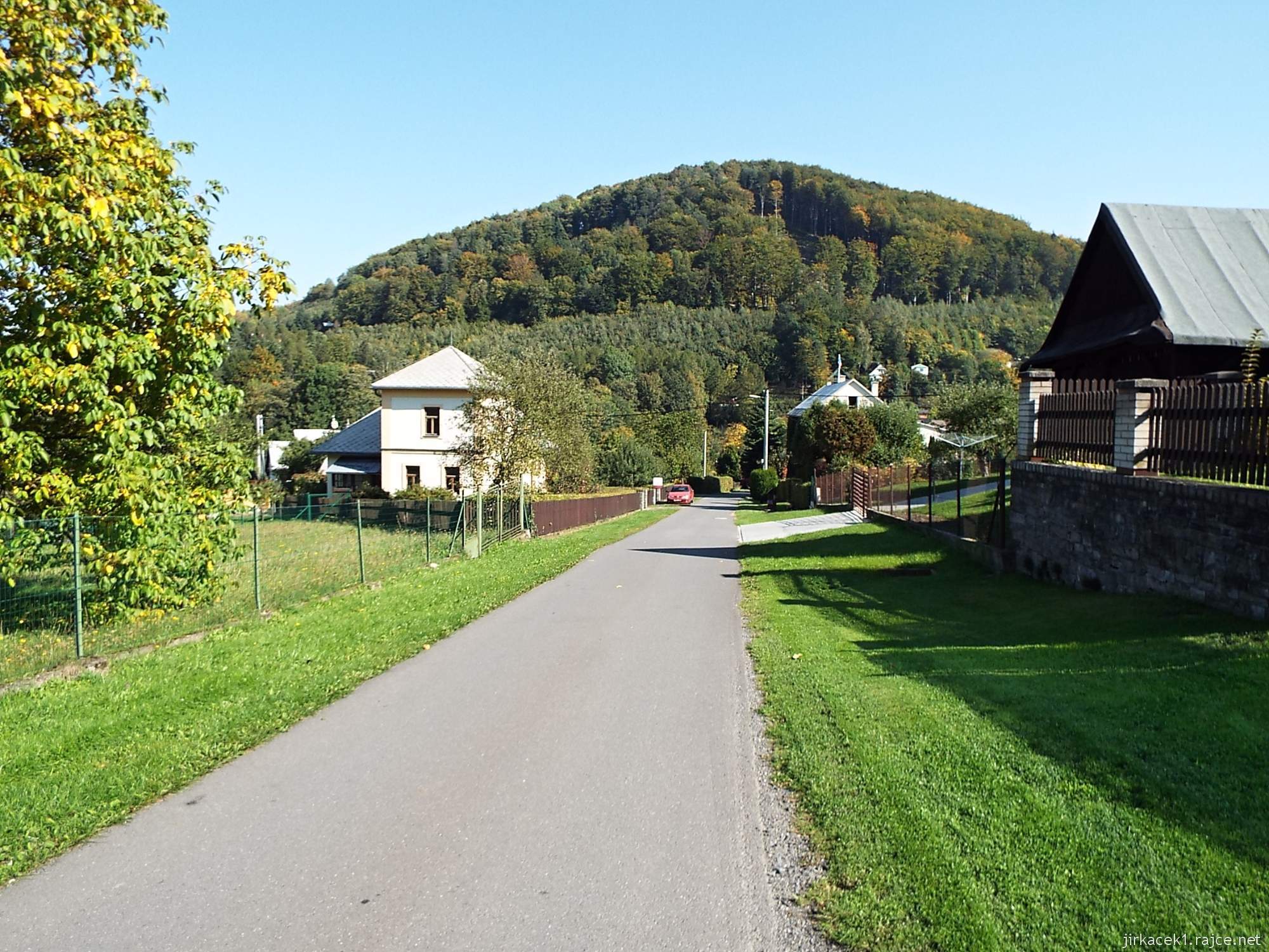 Hukvaldy - Památník Leoše Janáčka 01 - cesta k památníku