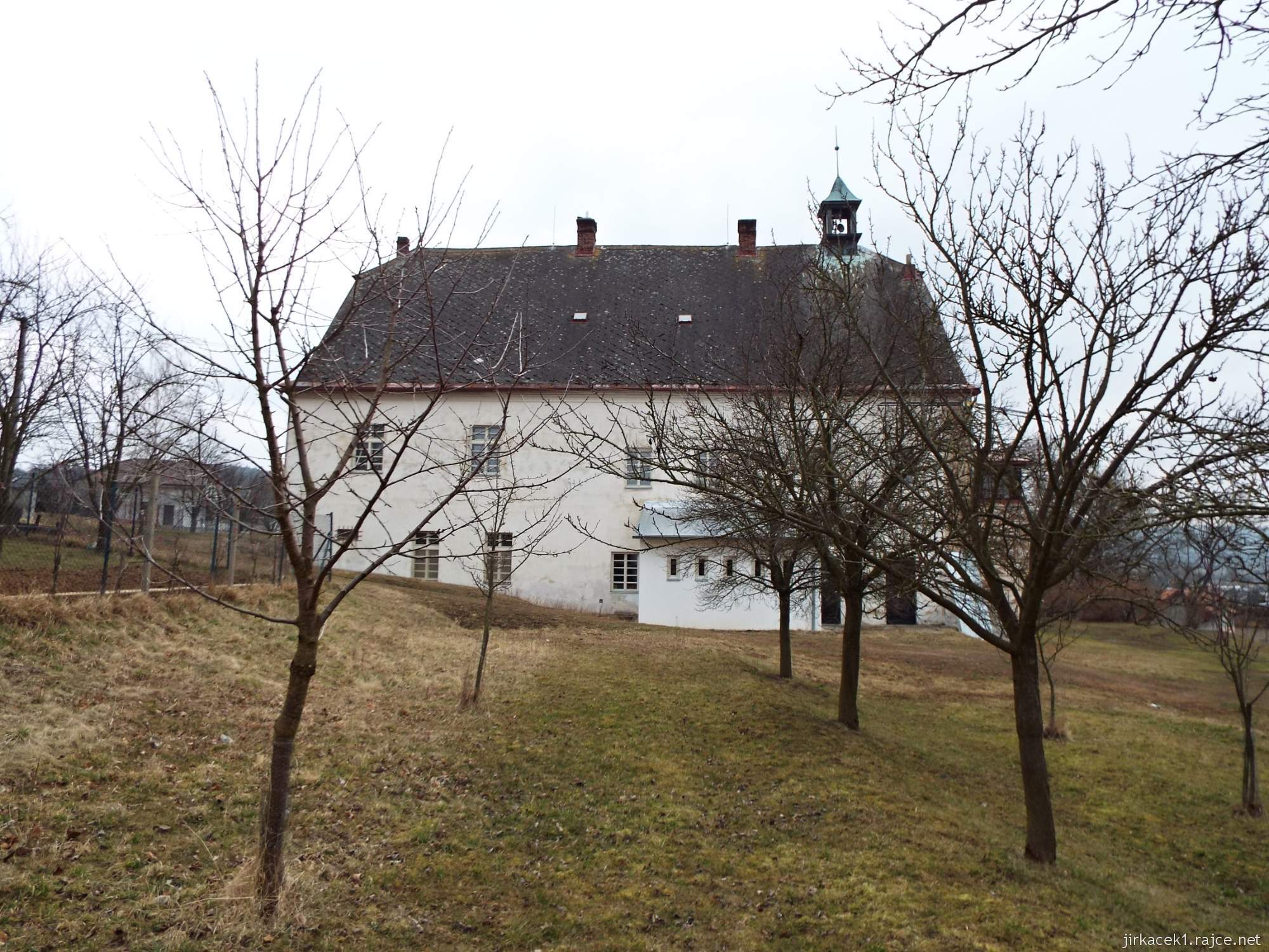 Jaroměřice u Jevíčka - zámek - pohled z přilehlé zahrady