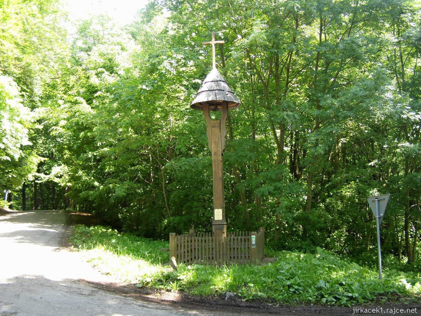 Bunč - výletní chata v Chřibech - zvonička