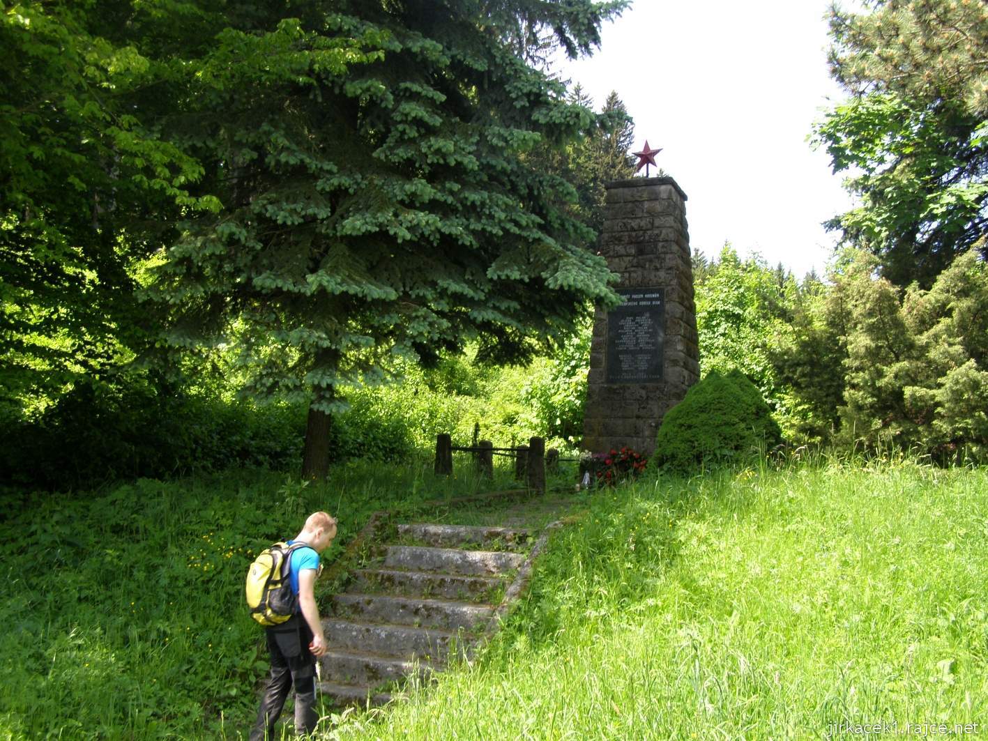 Bunč - výletní chata v Chřibech - pomník padlých partyzánů skupiny Olga
