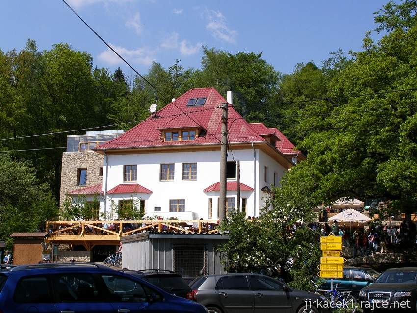 Bunč - výletní chata v Chřibech - celkový pohled na penzion s restaurací