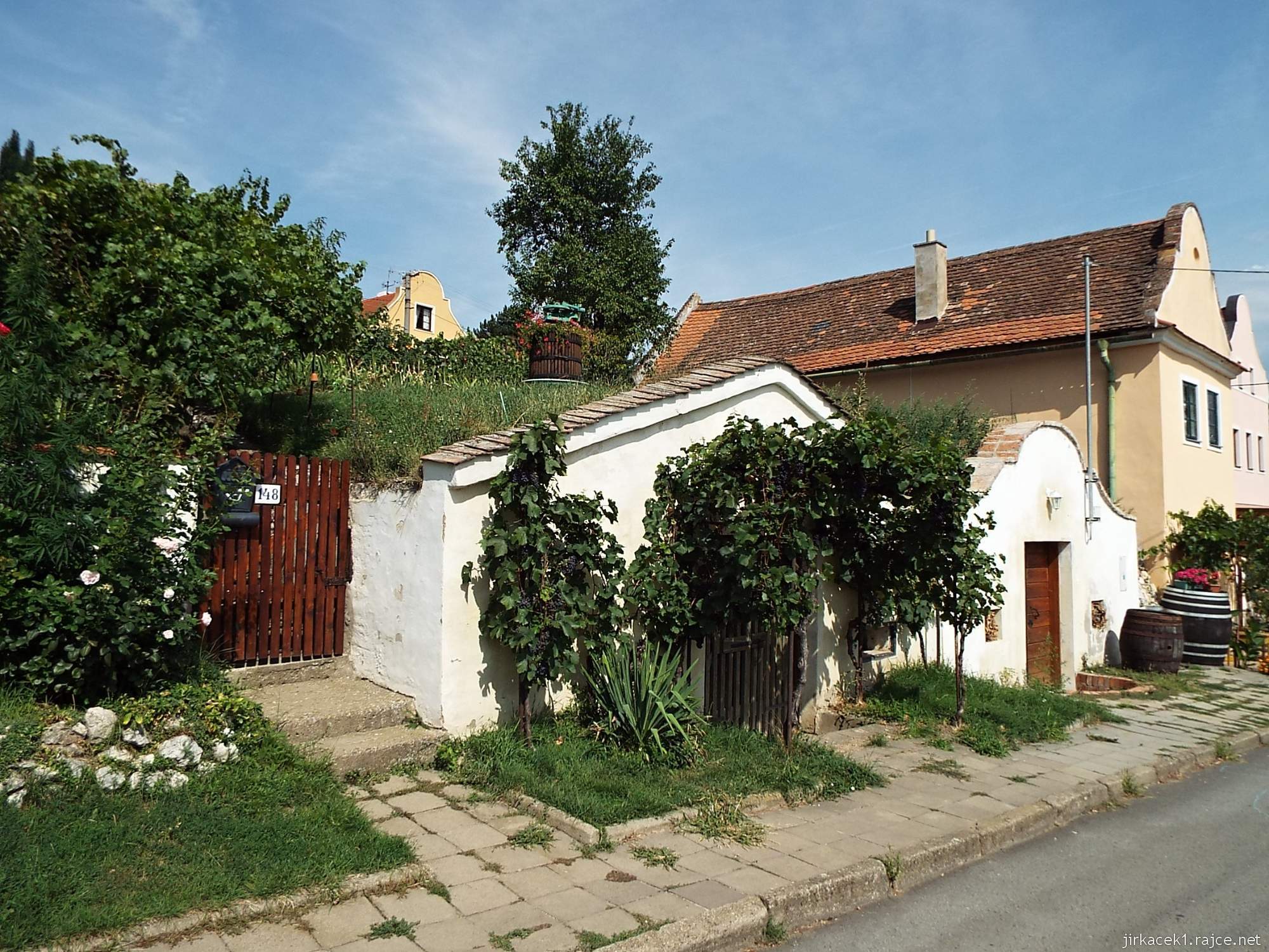 Pavlov - domy v České ulici - seriál Vinaři