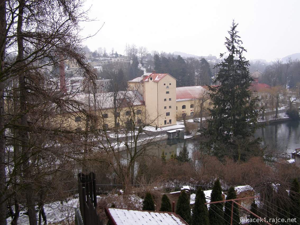 Pivovar Choceň - pohled ze hřbitova nad řekou