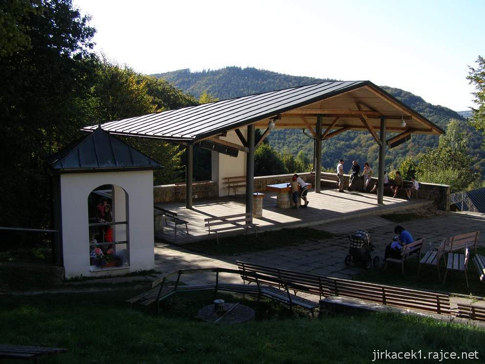 Provodov 03 - studánka s altánem