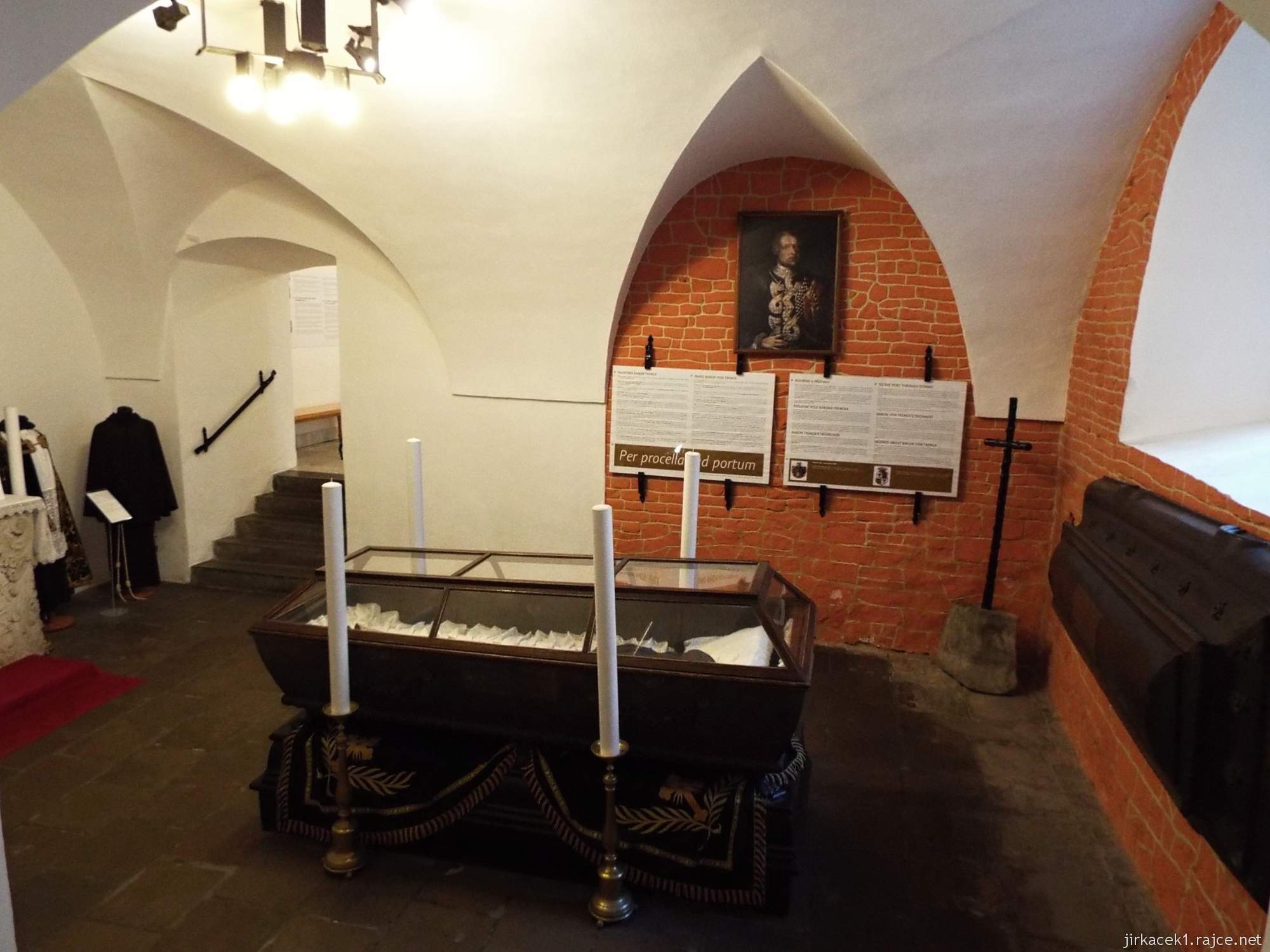 C - Brno - Kostel Nalezení sv. Kříže 13 - rakev Barona Trencka