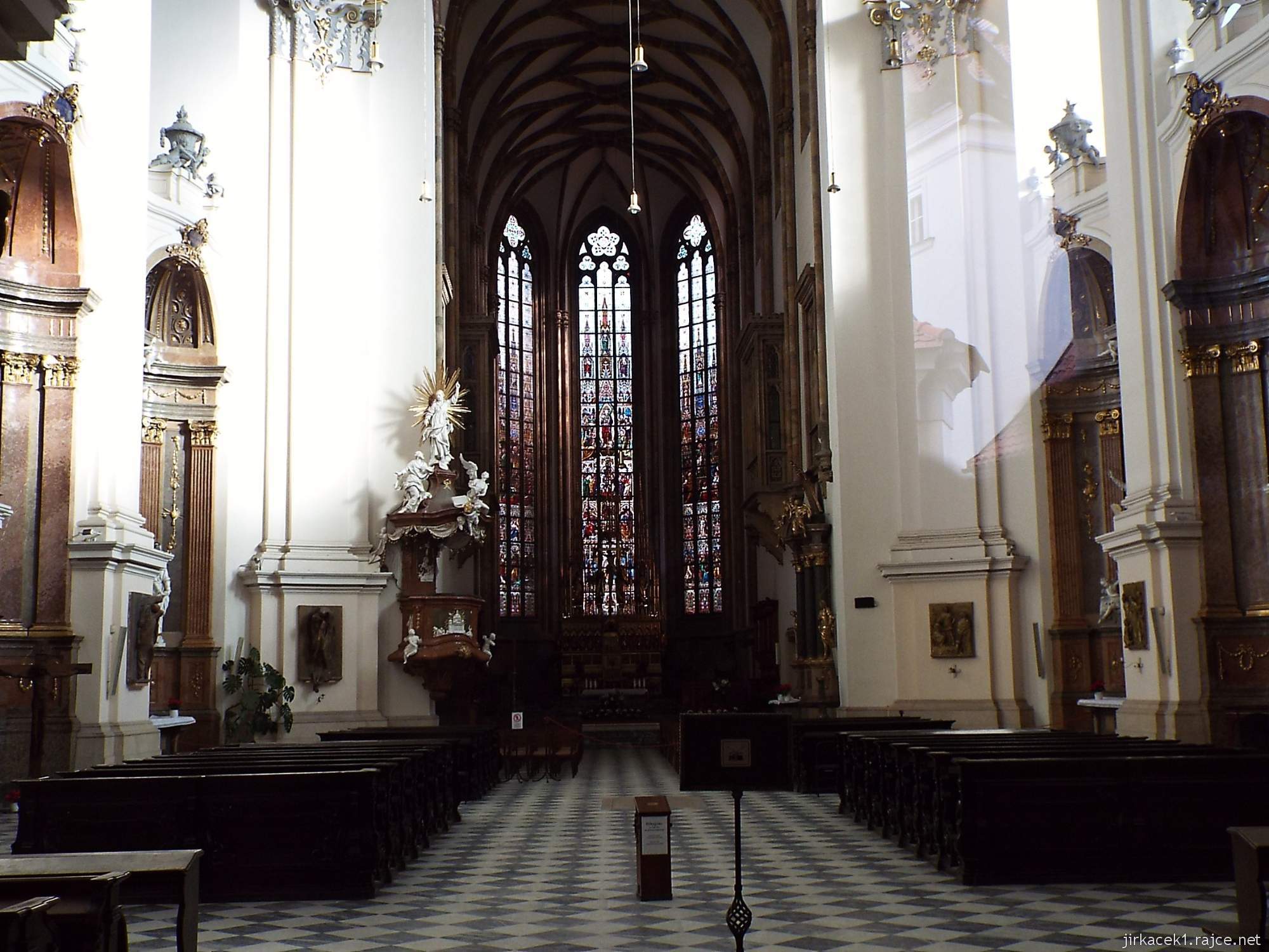 E - Brno - Katedrála sv. Petra a Pavla 13 - interiér katedrály
