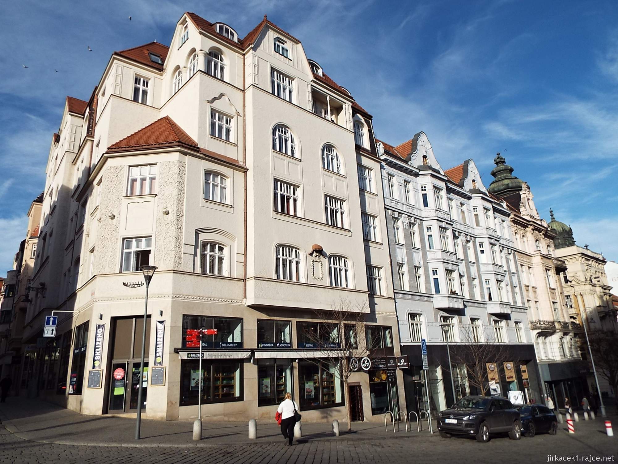 F - Brno - Zelný trh 19 - nárožní dům č.20 - nájemní dům Adolfa Bachera a Karla Pětníka