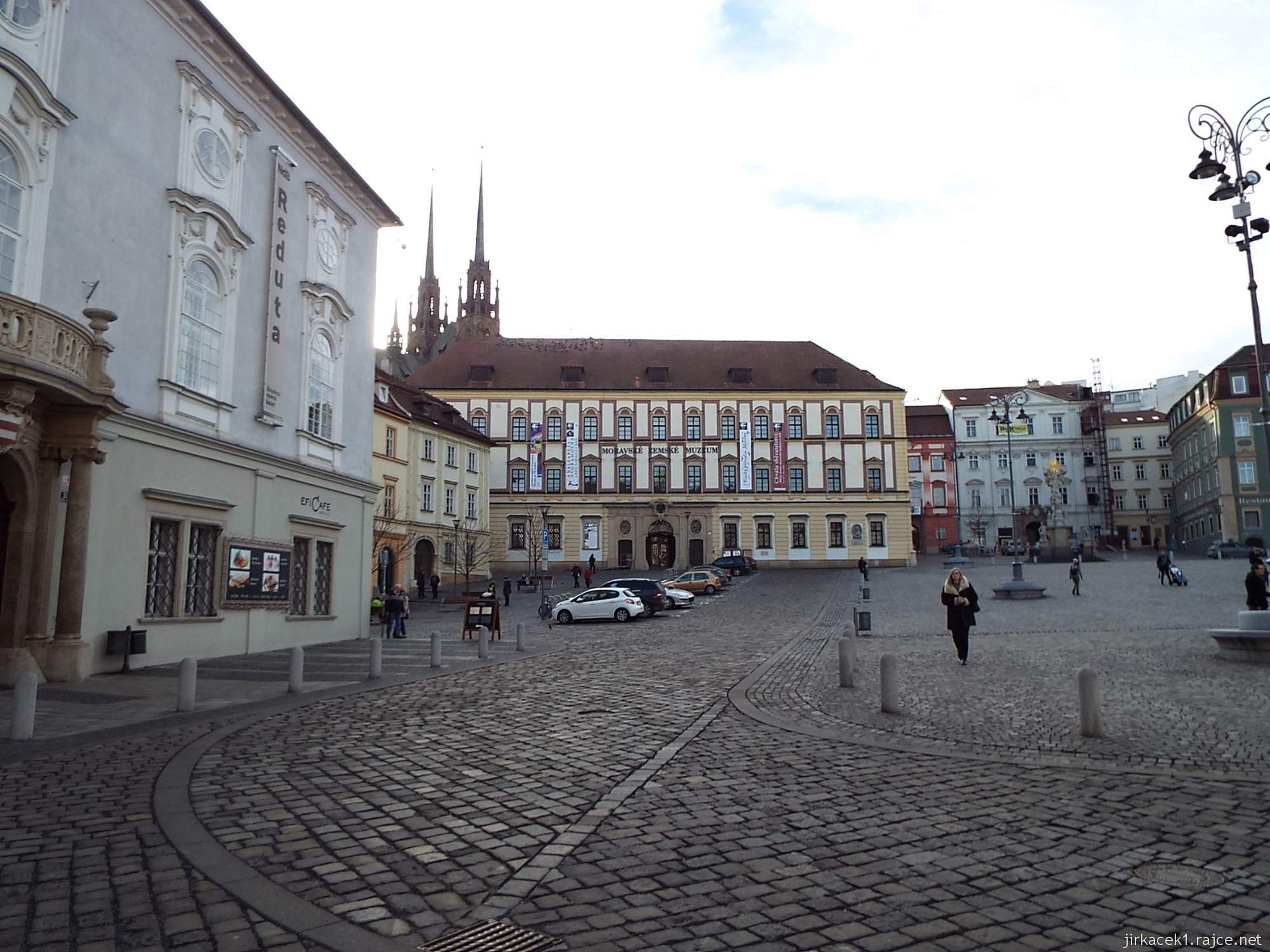 F - Brno - Zelný trh 25 - divadlo Reduta a horní část náměstí