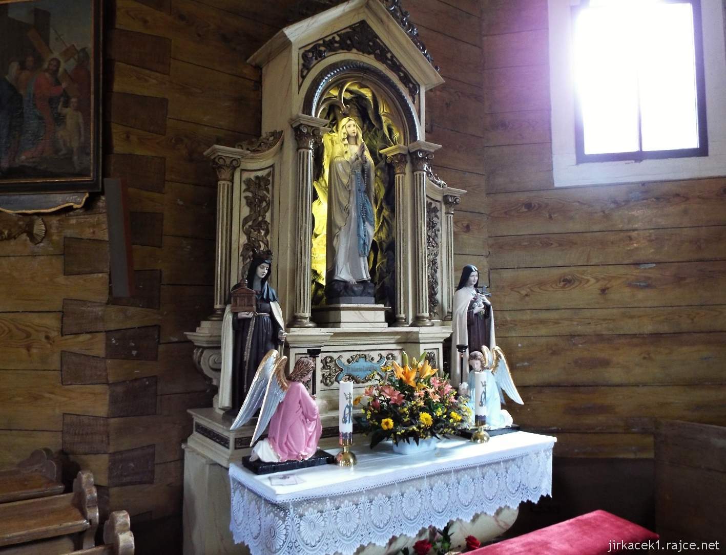 Velké Karlovice - Kostel Panny Marie Sněžné 20 - interiér kostela - oltář