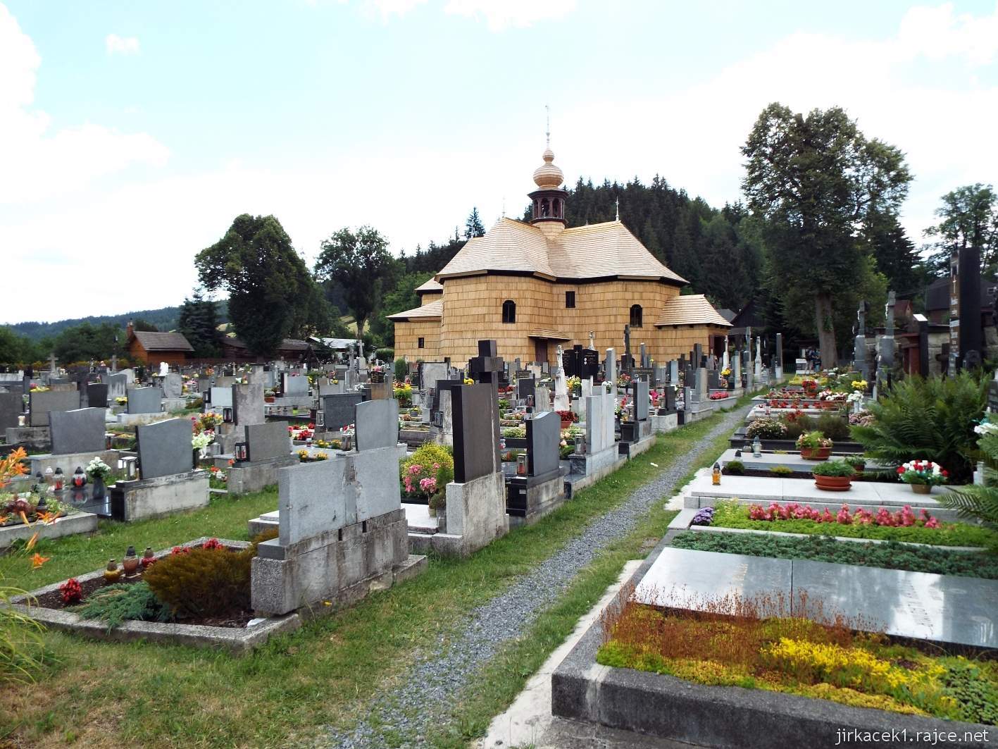 Velké Karlovice - Kostel Panny Marie Sněžné 25 - pohled ze hřbitova u kostela