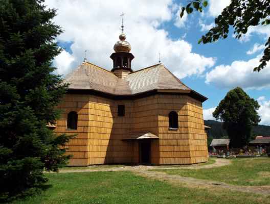 Velké Karlovice - Kostel Panny Marie Sněžné 03 - boční pohled