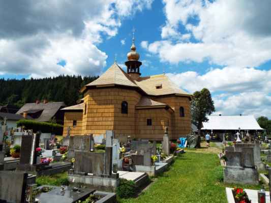 Velké Karlovice - Kostel Panny Marie Sněžné 07 - celkový pohled a hřbitov