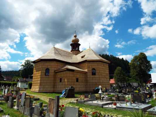 Velké Karlovice - Kostel Panny Marie Sněžné 08 - pohled ze hřbitova u kostela
