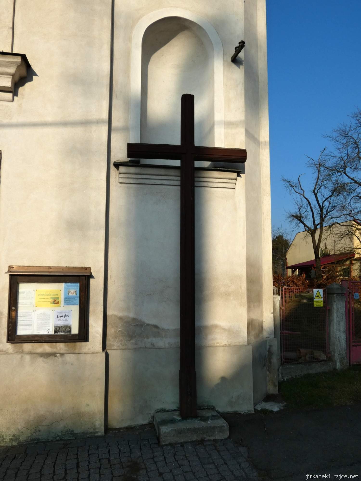 2 fanoušci Kategorie a štítky #architektura #cestování #krajina #kultura #vesnice #výlet #kostel #valašsko #traveling #morava #undefined #cestovanie #church #choryně Další alba autora Choryně - kaple sv. Jana Nepomuckého Valašské Meziříčí - kaple sv. Rocha Valašské Meziříčí - stará krásenská radnice Valašské Meziříčí - Krásenský pivovar Zašová - poutní místo Stračka s pramenem vody Zašová - rozhledna Zašovka Podobná alba MotoPutování - Pavlov, Dívčí hrad, Moravský Krumlov Čarodějné rejdění 2021 Pálení čarodějnic 1. Třída Moje něj co mám, navždy spolu Létání B.13.9.2020 Galavečer 2019 Zrušit nahrávání Produkty Fotokniha Pexeso Kalendář Fotky Klasik Fotky na desce Magnetky O Rajčeti Kontakty Soutěže Novinky Hlasování Zelináři Reklama Zajímavé fotky Alba do stránek API pro vývojáře Měření návštěvnosti Podpora Návody Pravidla Podmínky soukromí GDPR Děti na rajčeti Hlášení závadných fotek Rajce.net je největší česká sociální síť zaměřená na sdílení fotografií a videí. Nabízí neomezený prostor zdarma, snadnou a rychlou výrobu fotoknih i jiných fotoproduktů. info@rajce.net 1 258 371 | 1 218 666 650 Provozovatelem webu rajce.idnes.cz je společnost MAFRA, a. s., Karla Engliše 519/11, Praha 5, 150 00, IČO: 45313351 horyně - kostel sv. Barbory 06 - kříž misijní u vchodu