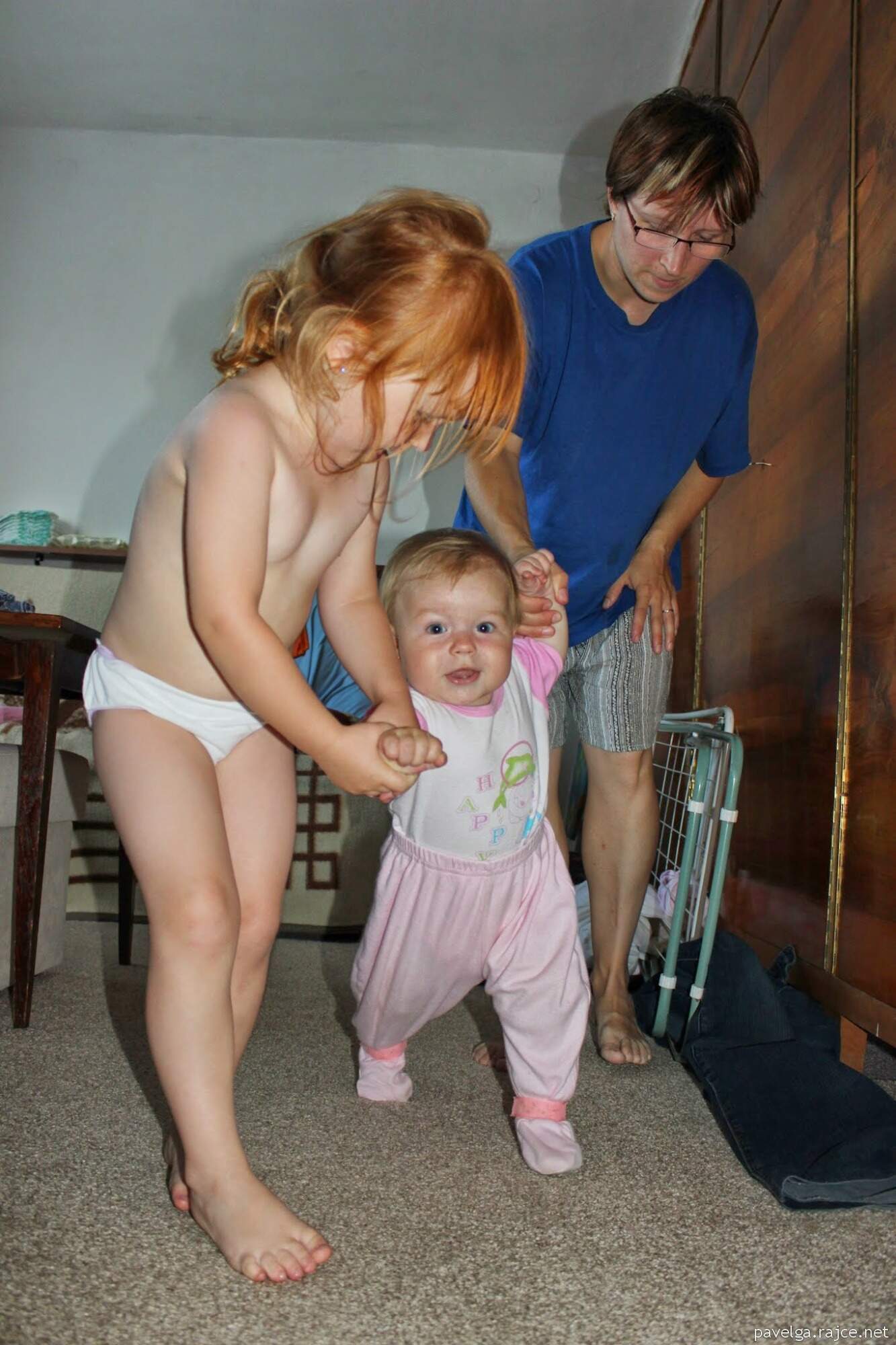 idnes rajce.cz.p Alenka se pokouší chodit 23.7 2014 – Pavel – album na Rajčeti