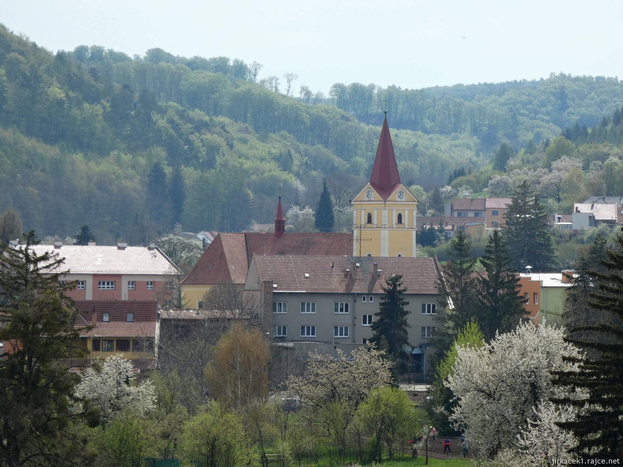 Koryčany - kostel sv. Vavřince - pohled od kaple sv. Floriána