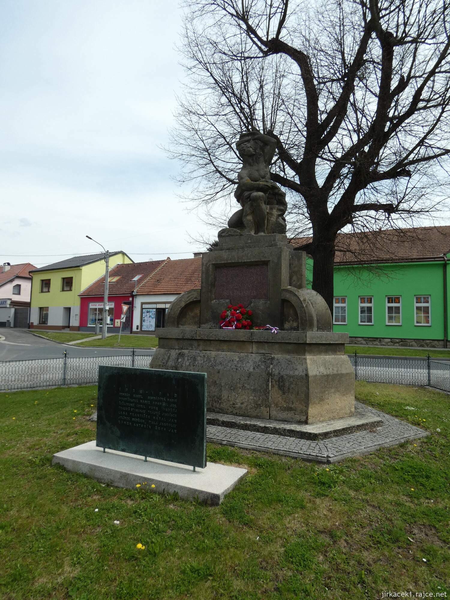 Koryčany - kostel sv. Vavřince - Památník obětem světových válek