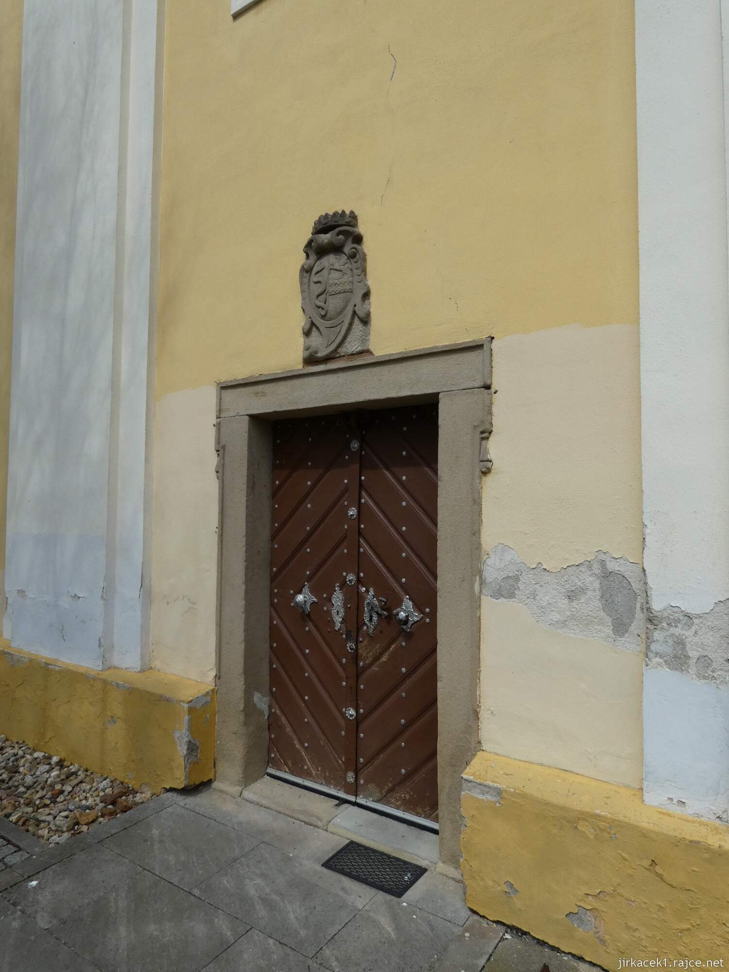 Koryčany - kostel sv. Vavřince - boční vchod