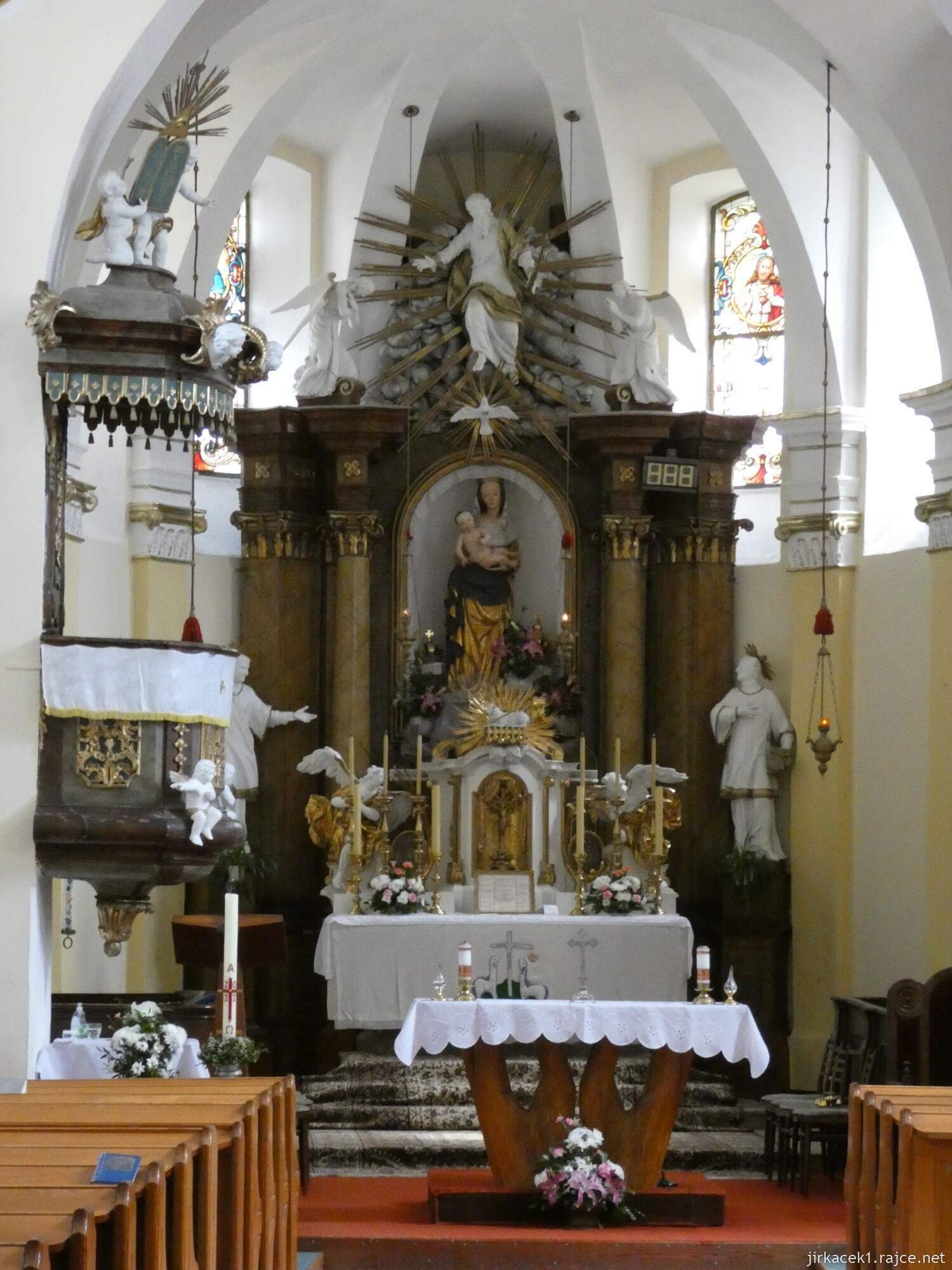 Koryčany - kostel sv. Vavřince - oltář