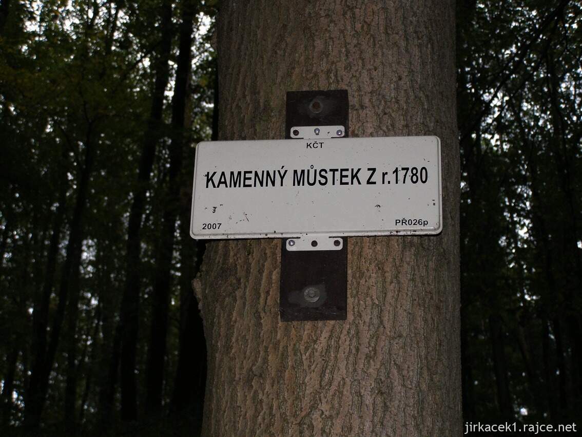 Podhoří - kamenný most pod hradem Drahotuš