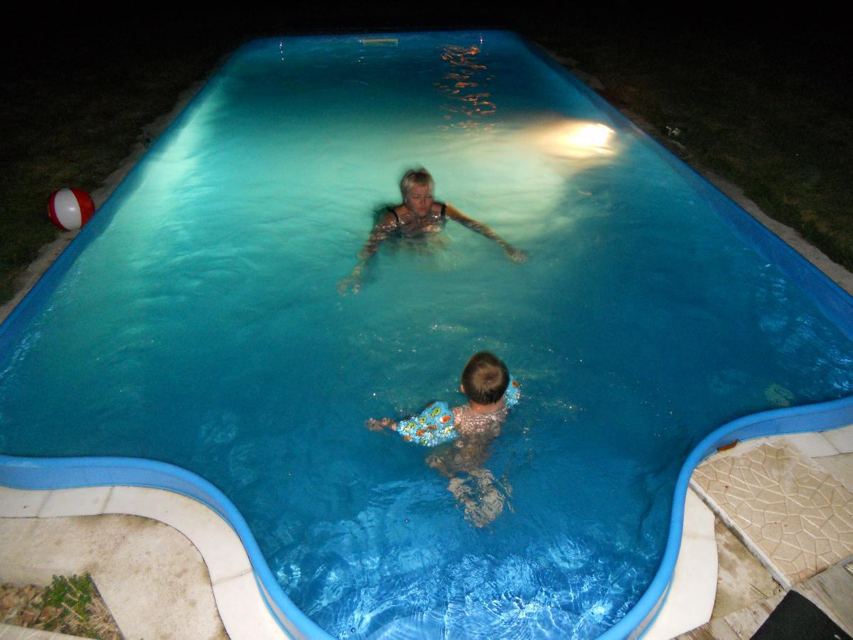 rajce.idnes. koupani Večerní koupání v bazénu 20.8.2012 – njangu – album na Rajčeti