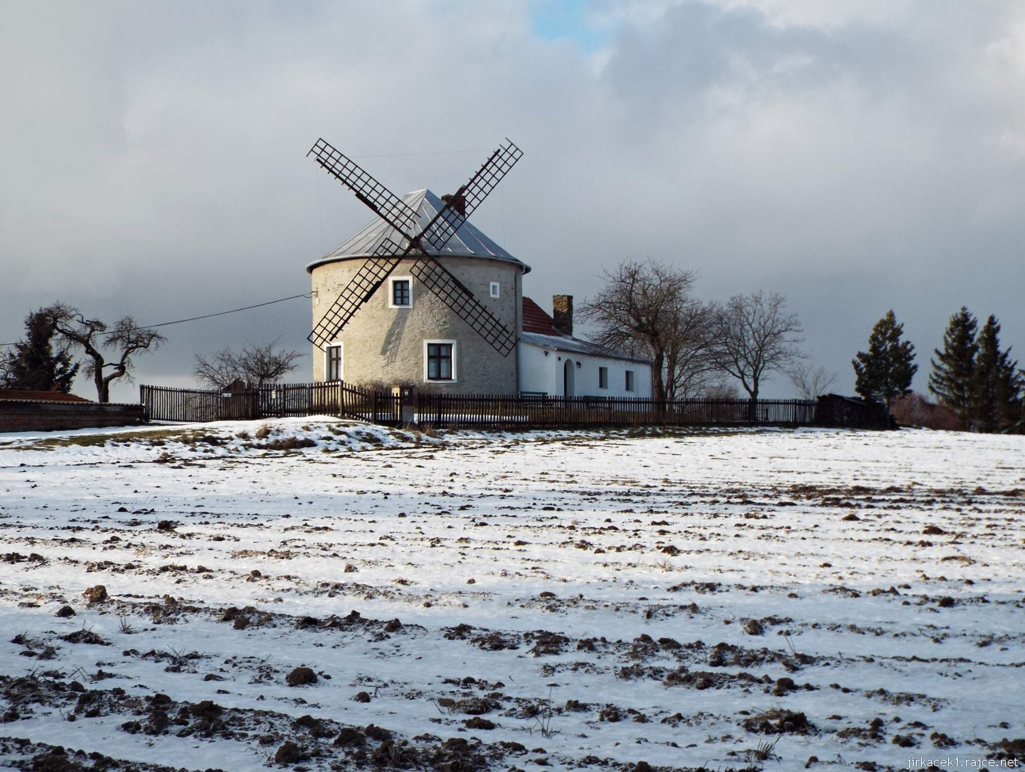 Jednov - větrný mlýn v zimě