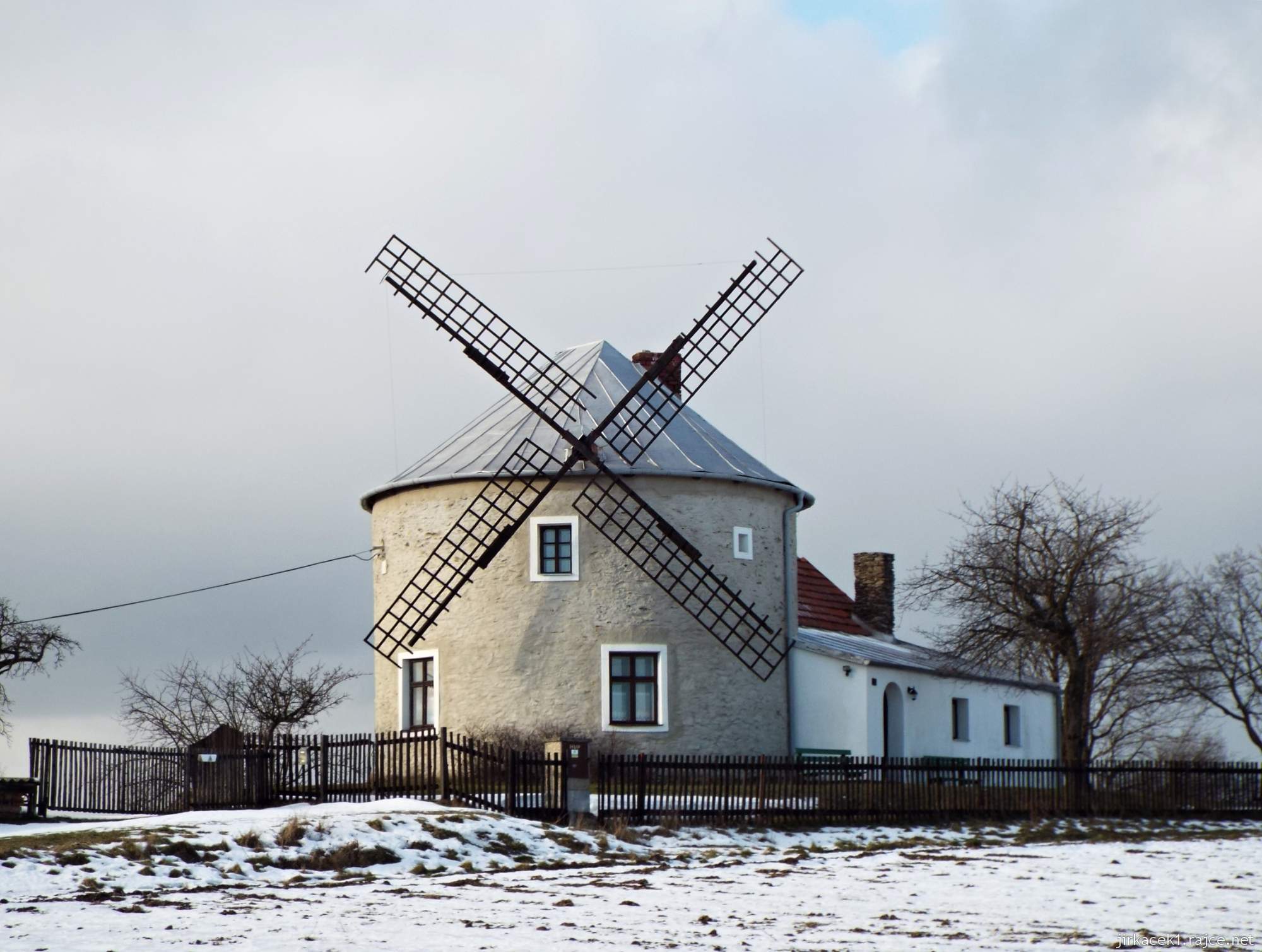 Jednov - větrný mlýn v zimě