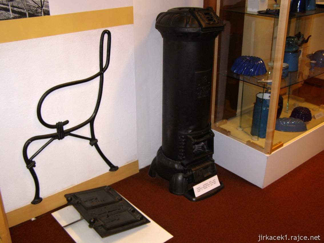 Muzeum Třineckých železáren 07 - expozice - výrobky z litiny