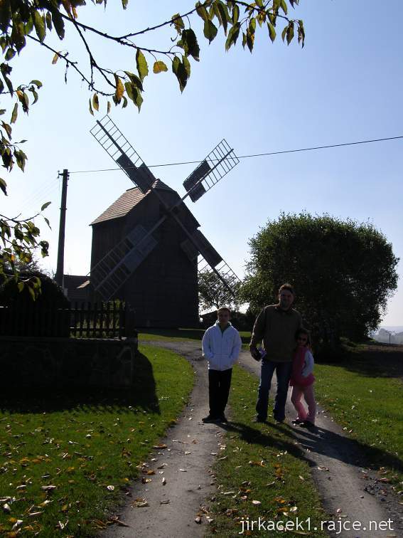Partutovice - Maršálkův větrný mlýn - na cestě ke mlýnu