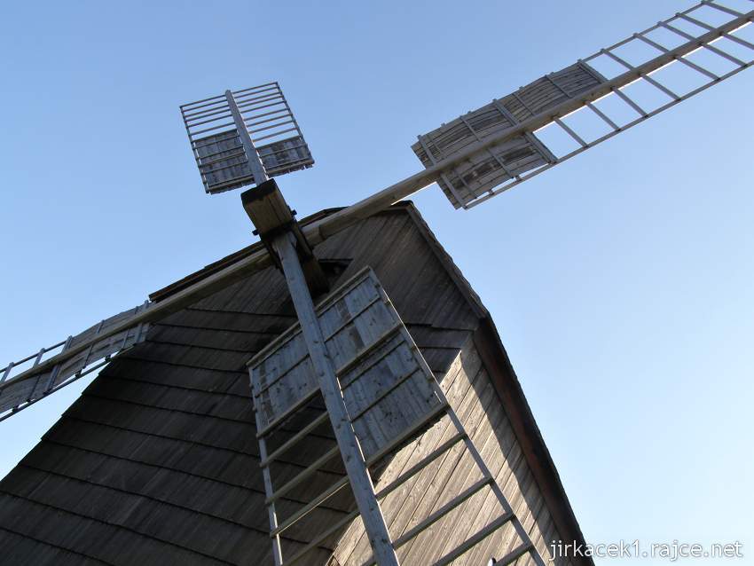 Partutovice - Maršálkův větrný mlýn - vrchní část mlýna