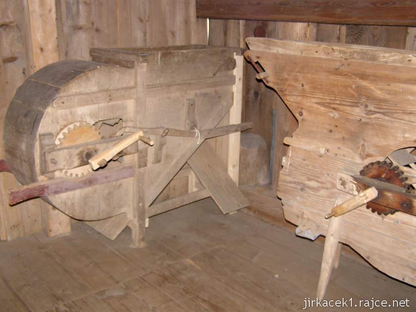 Partutovice - Maršálkův větrný mlýn - mlecí stolice