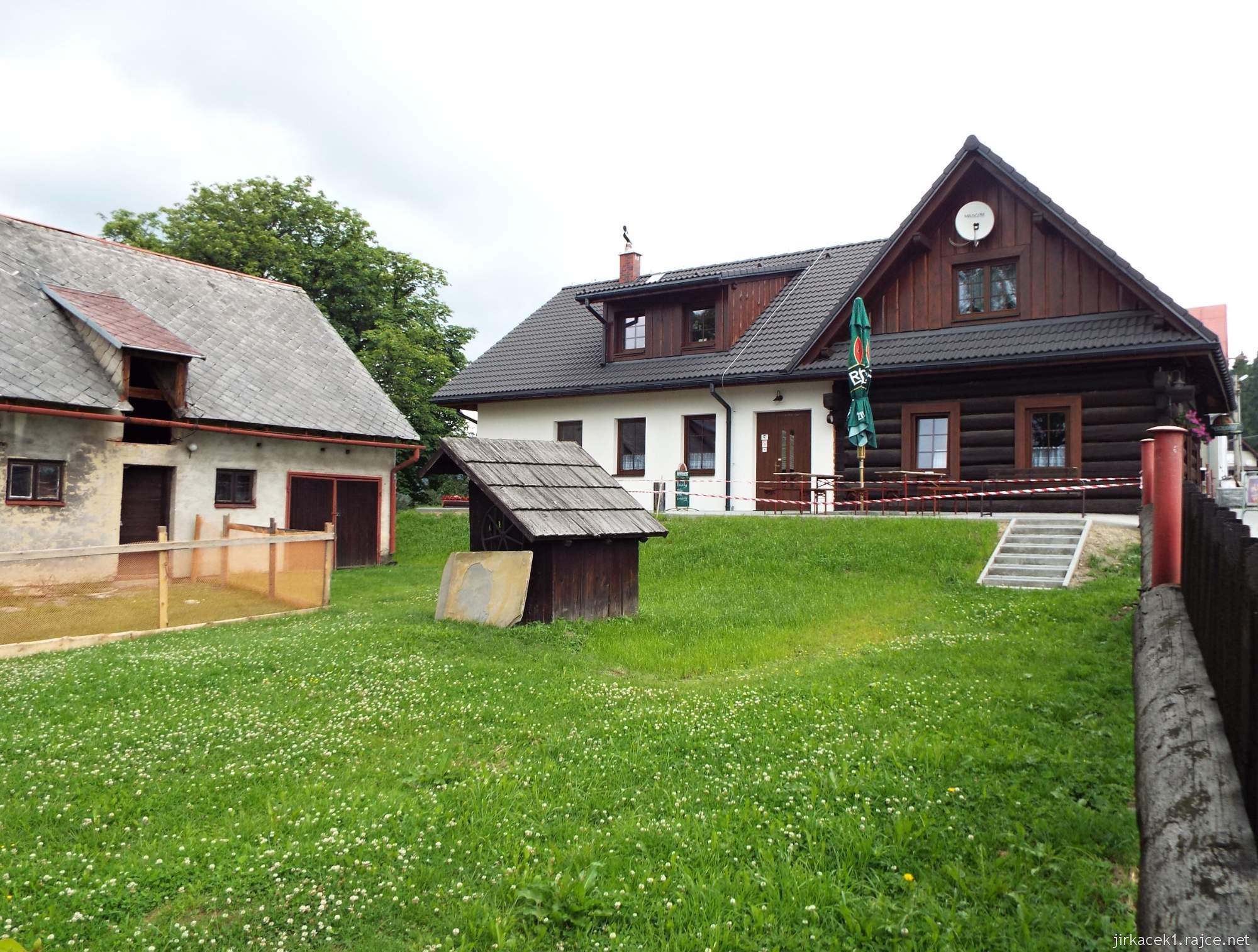 Hrčava - restaurace a studna U Síkorů