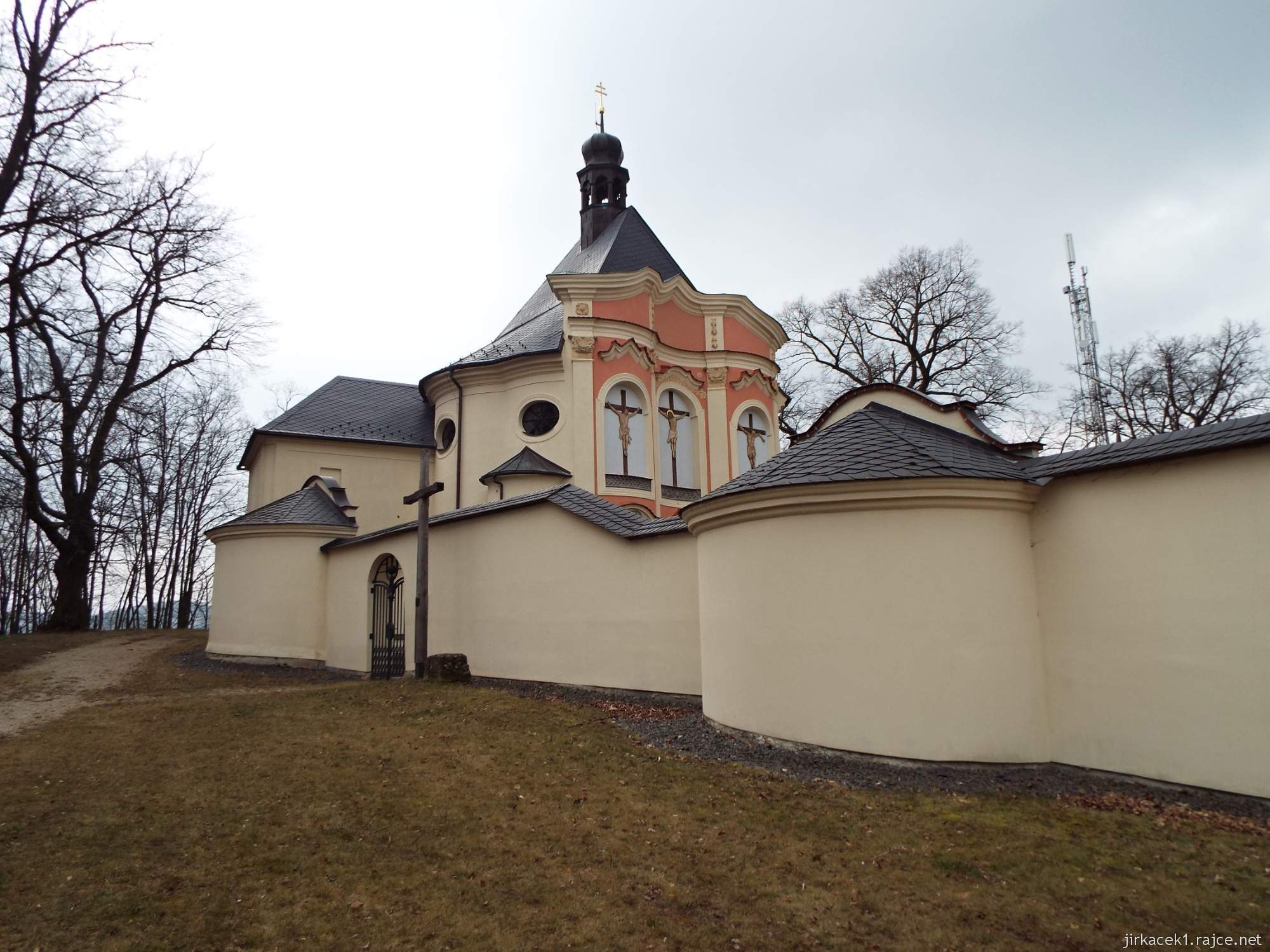 Jaroměřice u Jevíčka - Kalvárie - Kostel Povýšení sv. Kříže a ohradní zeď