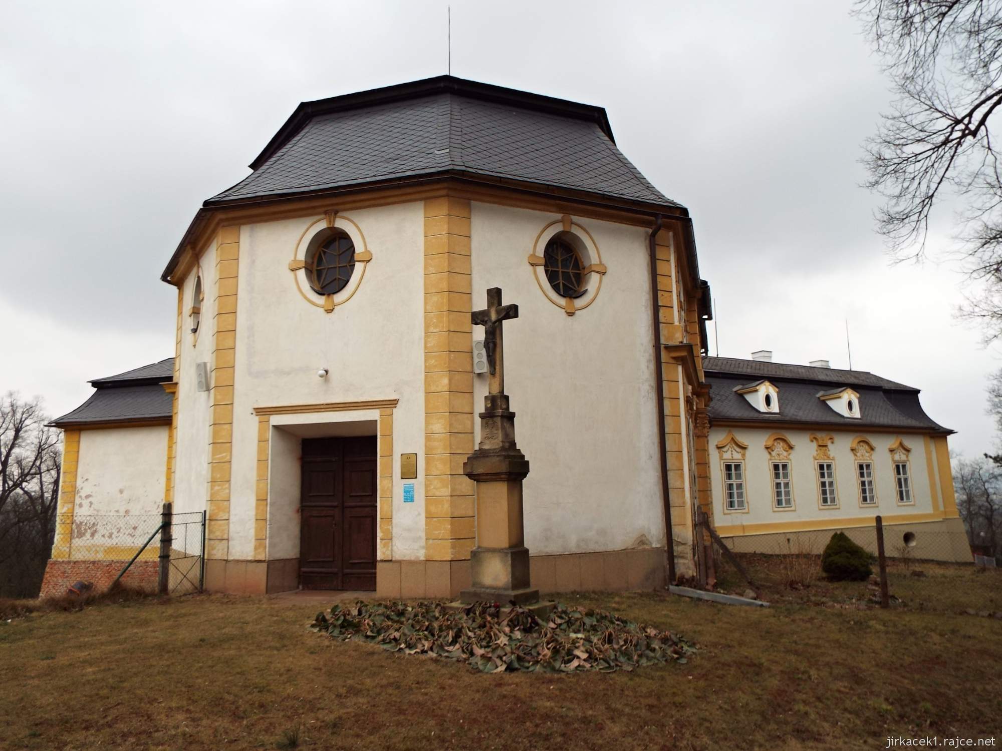 Jaroměřice u Jevíčka - Kalvárie - Loretánská kaple Panny Marie Ustavičné Pomoci a kříž