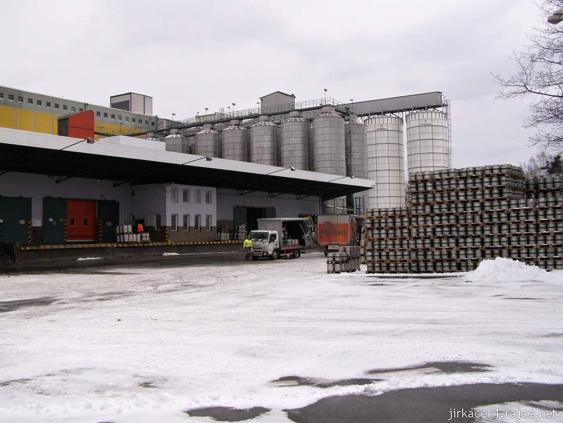 pivovar Radegast 08 - nádvoří vzadu tanky