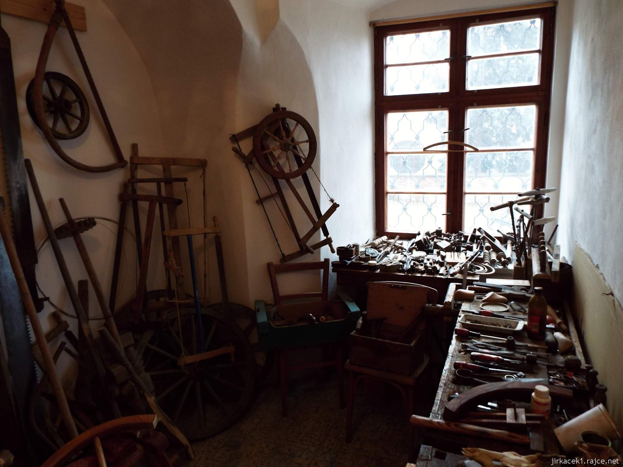 A - zámek Konice 37 - expozice tesařství a kolářství v 3.místnosti