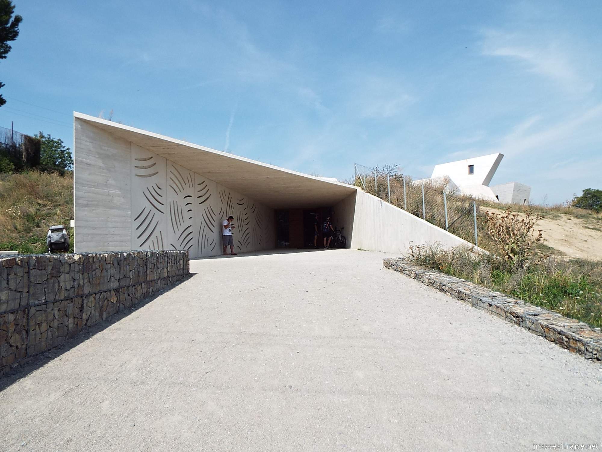 Archeopark Pavlov 02 - vchod do muzea