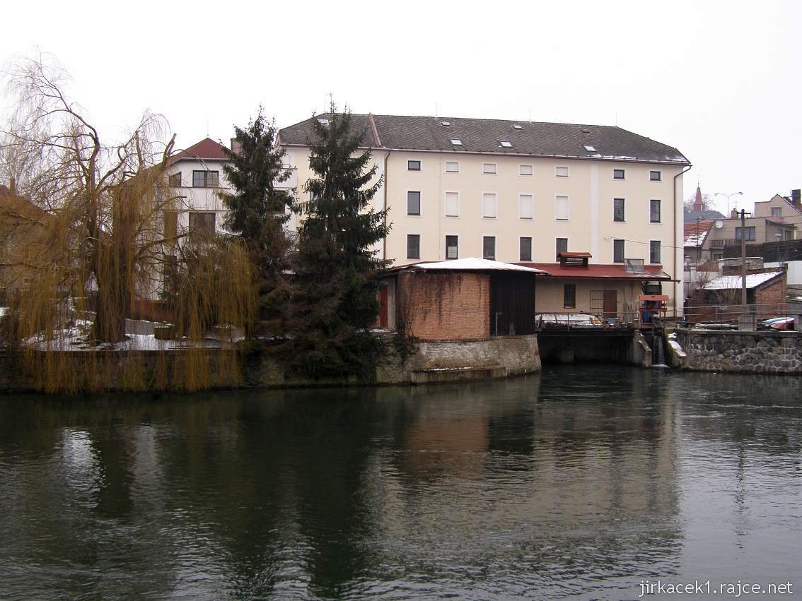 Choceň - Horní mlýn na Podskalí - mlýn a Tichá Orlice - pohled z mostu přes Tichou Orlici