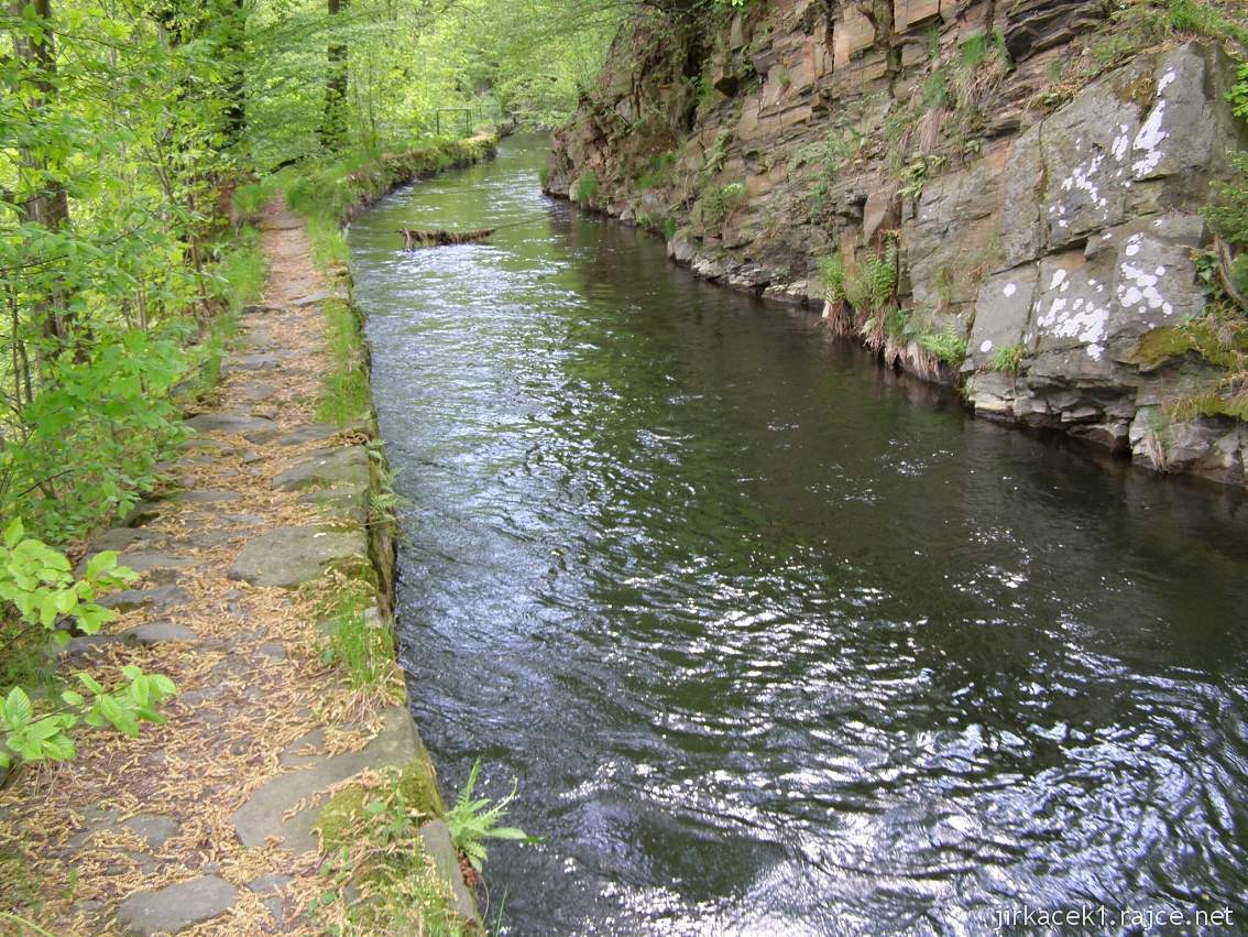 D - Weisshuhnův kanál 34 - kanál u mostku přes kanál