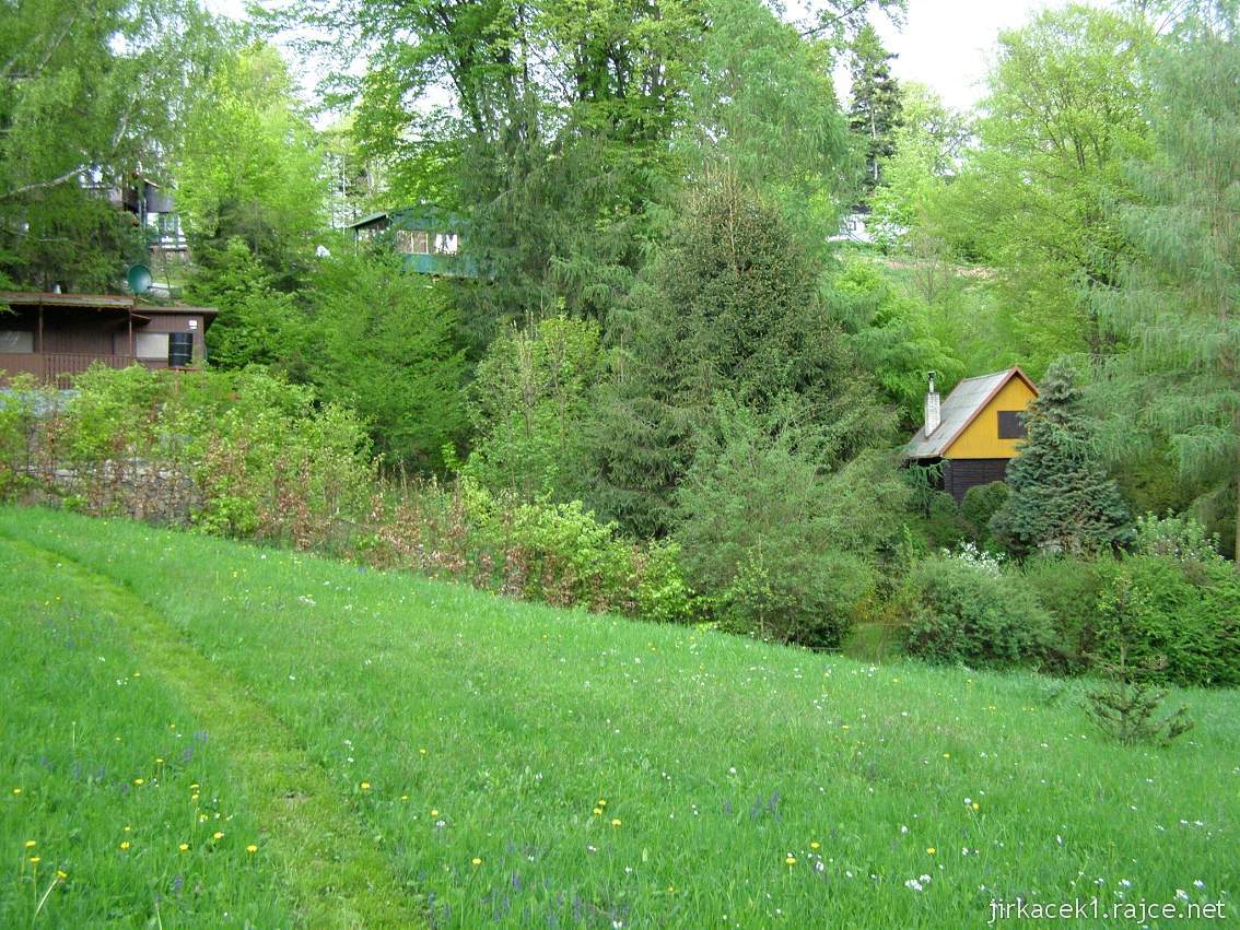 D - Weisshuhnův kanál 73 - chatky u kanálu na začátku i na konci trasy