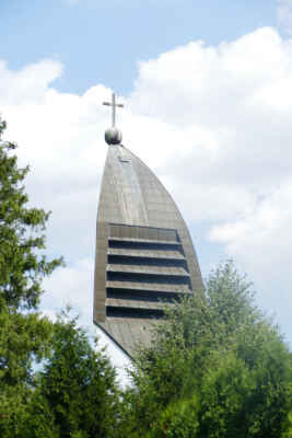 Vřesina - Kostel sv. Antonína - Základní kámen stavby kostela posvětil v Olomouci Jan Pavel II. 21. května 1995. Samotná stavba byla zahájena r. 1997, dokončena v následujícím roce, kdy byl také kostel 13. června 1998 vysvěcen.