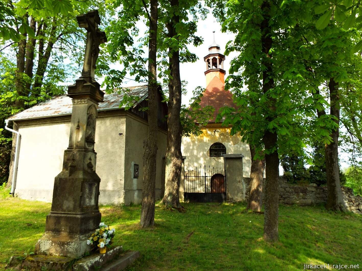 C - Boškov - kostel sv. Maří Magdaleny 03 - kamenný kříž z roku 1905