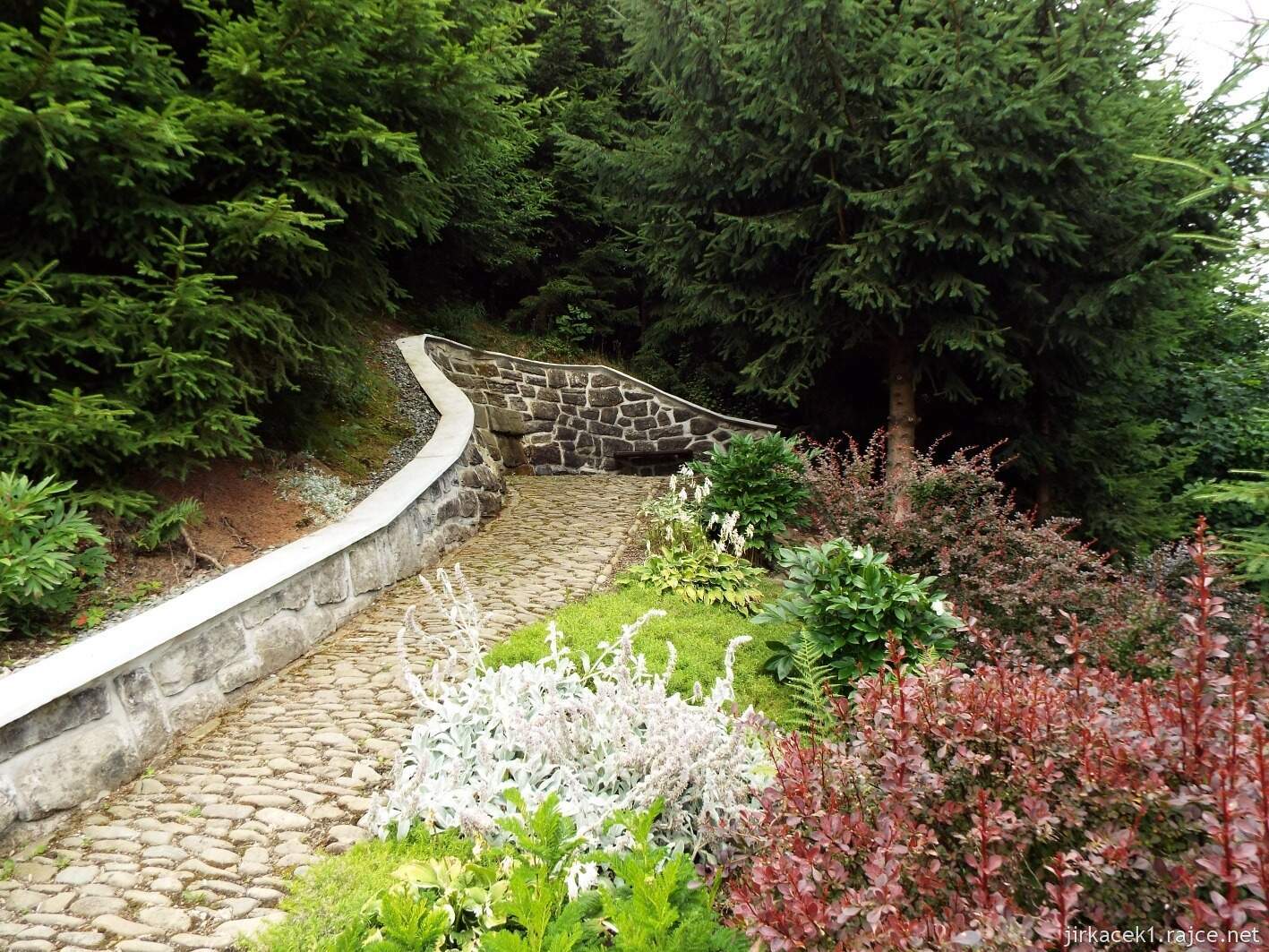 057 - Hovězí - studánka na Žlábku 01